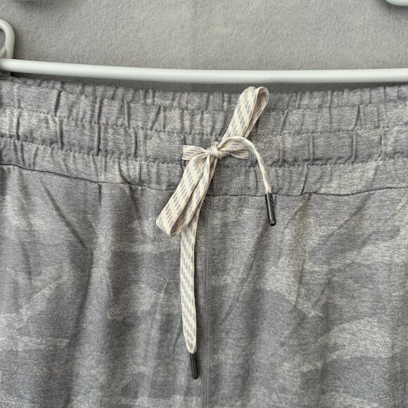 Vuori Women's Gray Camo Jogger Track Pants - Picture 4 of 12